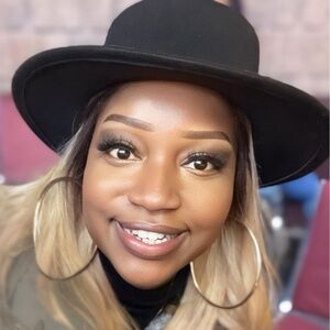 Meet your Posher, Stacy